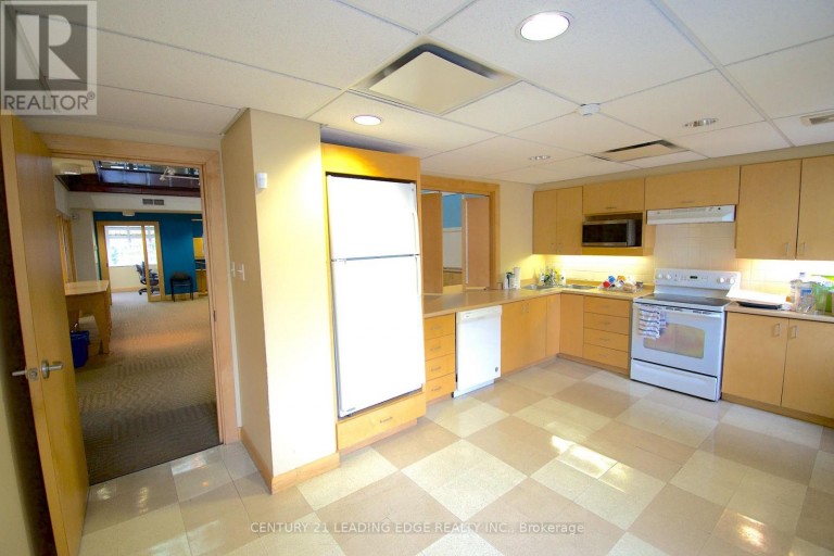 NORTH - OFFICE (2 STOREY) - 2550 DANFORTH AVENUE, Toronto (East End-Danforth), Ontario, M4C1L2