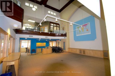 NORTH - OFFICE (2 STOREY) - 2550 DANFORTH AVENUE Toronto (East End-Danforth) Ontario photo 4