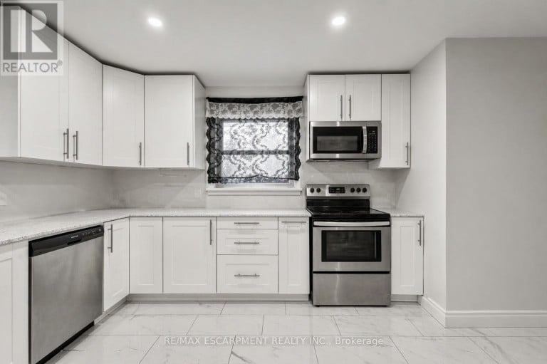 557 LAKE STREET, St. Catharines (Lakeport), Ontario, L2N4J1