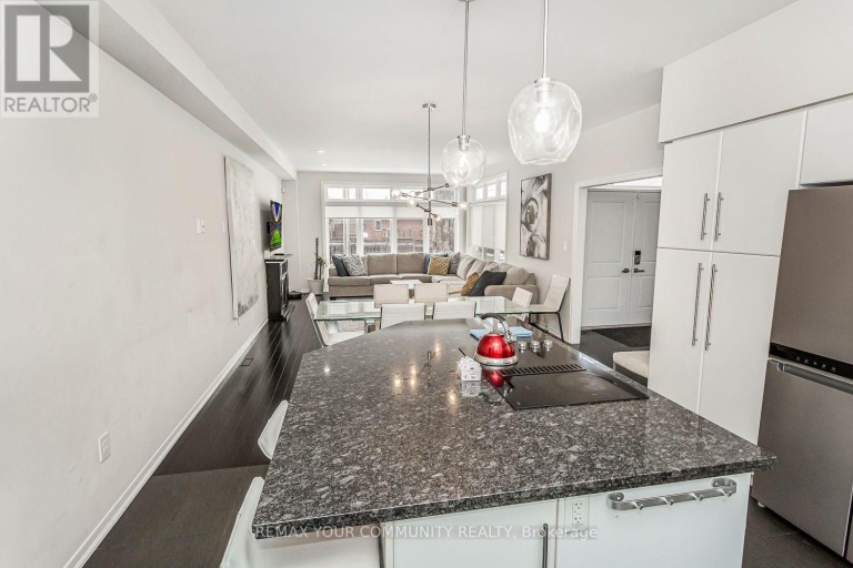 338 WOODALE AVENUE, Oakville (WO West), Ontario, L6K2N7