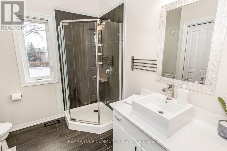 338 WOODALE AVENUE, Oakville (WO West), Ontario, L6K2N7