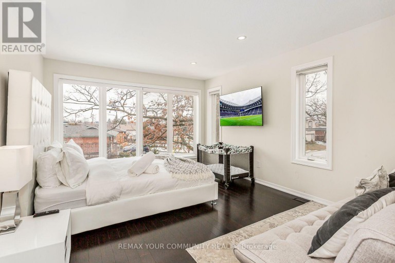338 WOODALE AVENUE, Oakville (WO West), Ontario, L6K2N7