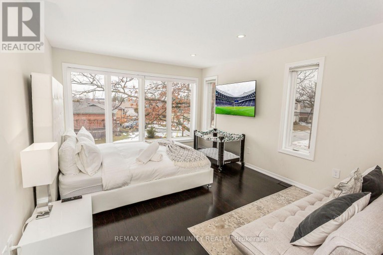 338 WOODALE AVENUE, Oakville (WO West), Ontario, L6K2N7