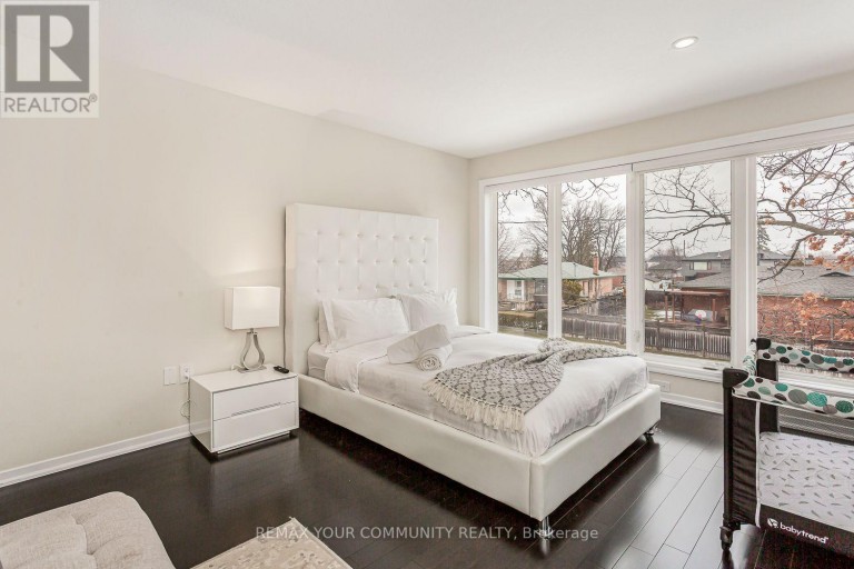 338 WOODALE AVENUE, Oakville (WO West), Ontario, L6K2N7