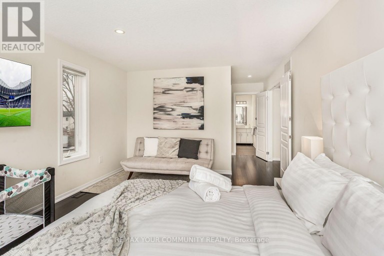 338 WOODALE AVENUE, Oakville (WO West), Ontario, L6K2N7