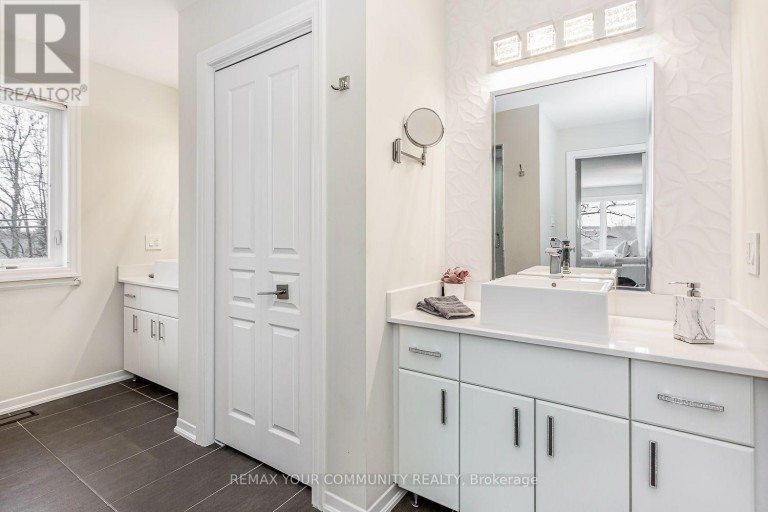 338 WOODALE AVENUE, Oakville (WO West), Ontario, L6K2N7