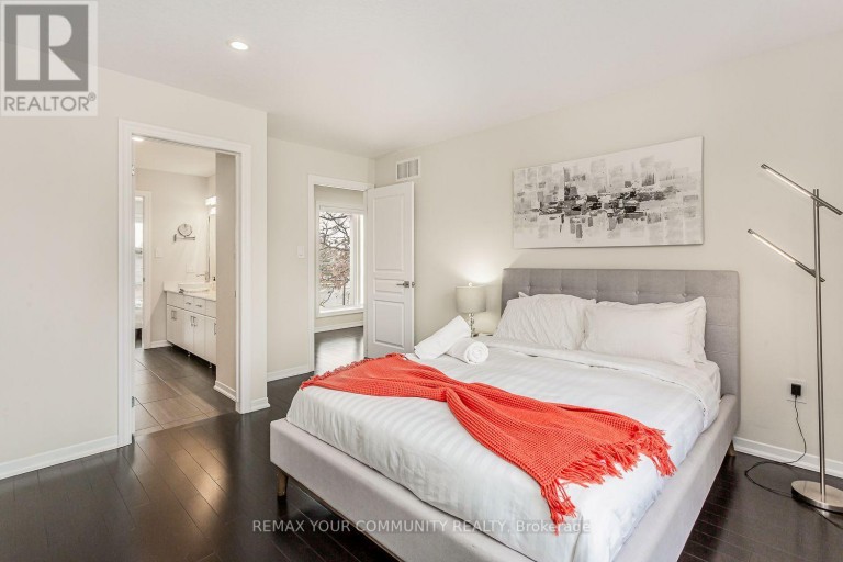 338 WOODALE AVENUE, Oakville (WO West), Ontario, L6K2N7