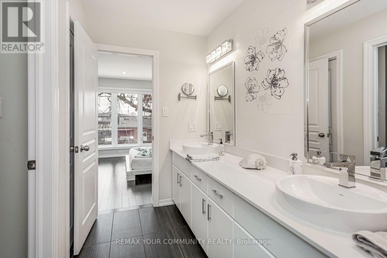 338 WOODALE AVENUE, Oakville (WO West), Ontario, L6K2N7
