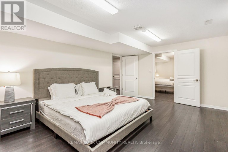 338 WOODALE AVENUE, Oakville (WO West), Ontario, L6K2N7