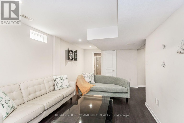 338 WOODALE AVENUE, Oakville (WO West), Ontario, L6K2N7