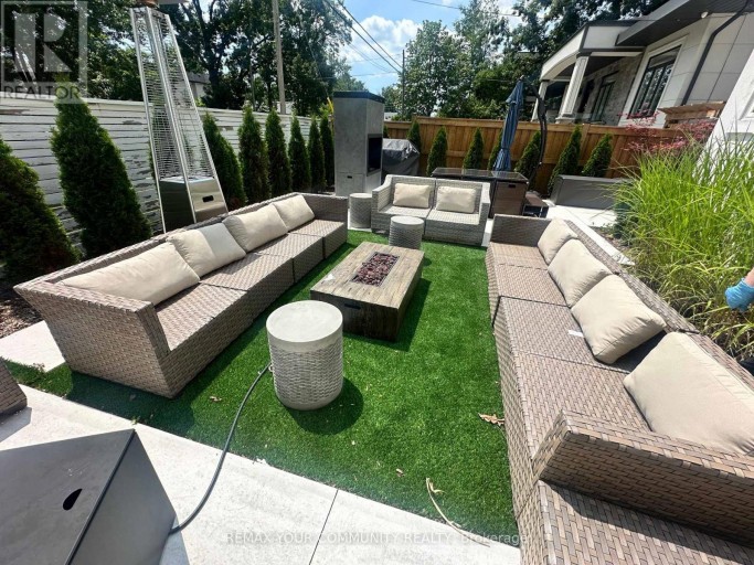 338 WOODALE AVENUE, Oakville (WO West), Ontario, L6K2N7