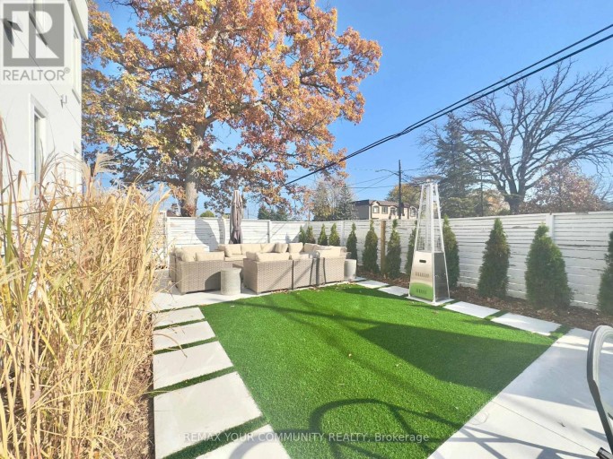 338 WOODALE AVENUE, Oakville (WO West), Ontario, L6K2N7