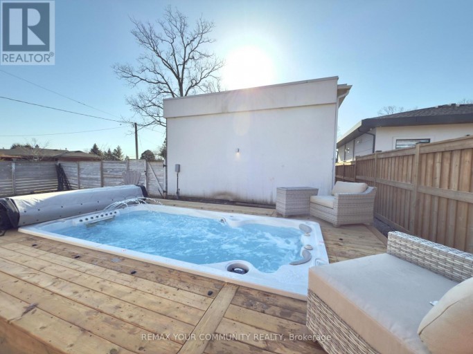 338 WOODALE AVENUE, Oakville (WO West), Ontario, L6K2N7