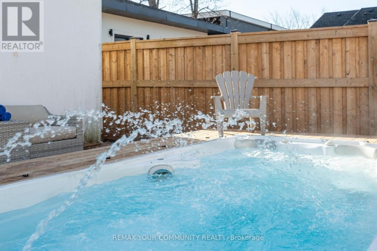 338 WOODALE AVENUE, Oakville (WO West), Ontario, L6K2N7