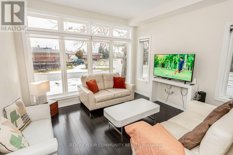 338 WOODALE AVENUE, Oakville (WO West), Ontario, L6K2N7