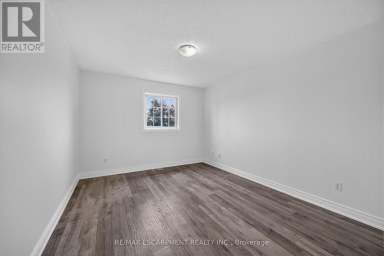 21 SPRINGGARDEN CRESCENT Hamilton (Stoney Creek Mountain) Ontario photo 19