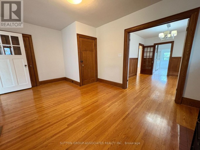 UPPER - 191 ARLINGTON AVENUE, Toronto (Humewood-Cedarvale), Ontario, M6C2Z4