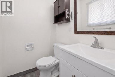 319 Rundlelawn Road NE Calgary Alberta photo 12