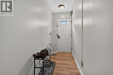 319 Rundlelawn Road NE Calgary Alberta photo 15