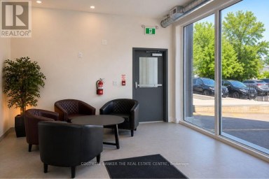 1ST FLOOR - ROOM 1 - 431 DAVIS DRIVE Newmarket (Bristol-London) Ontario photo 4