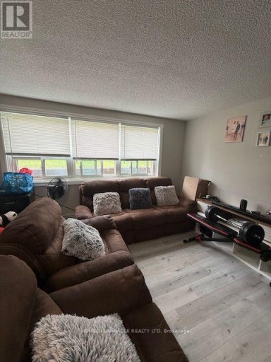 9 ELLEN STREET, Mississauga (Streetsville), Ontario, L5M1R8