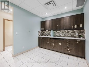 2438 DANFORTH AVENUE Toronto (East End-Danforth) Ontario photo 13