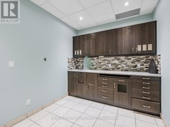 2438 DANFORTH AVENUE Toronto (East End-Danforth) Ontario photo 14