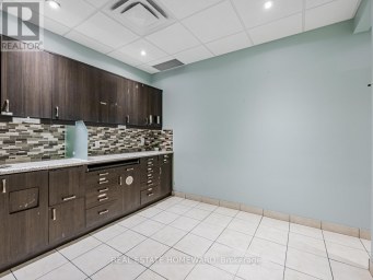 2438 DANFORTH AVENUE Toronto (East End-Danforth) Ontario photo 16