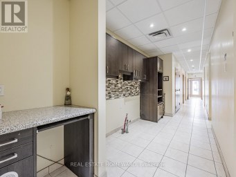 2438 DANFORTH AVENUE Toronto (East End-Danforth) Ontario photo 21