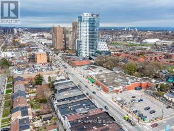 2438 DANFORTH AVENUE Toronto (East End-Danforth) Ontario photo 6