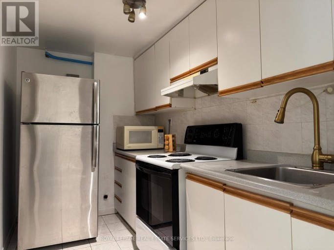 134 ANGUS DRIVE, Toronto (Don Valley Village), Ontario, M2J2X1