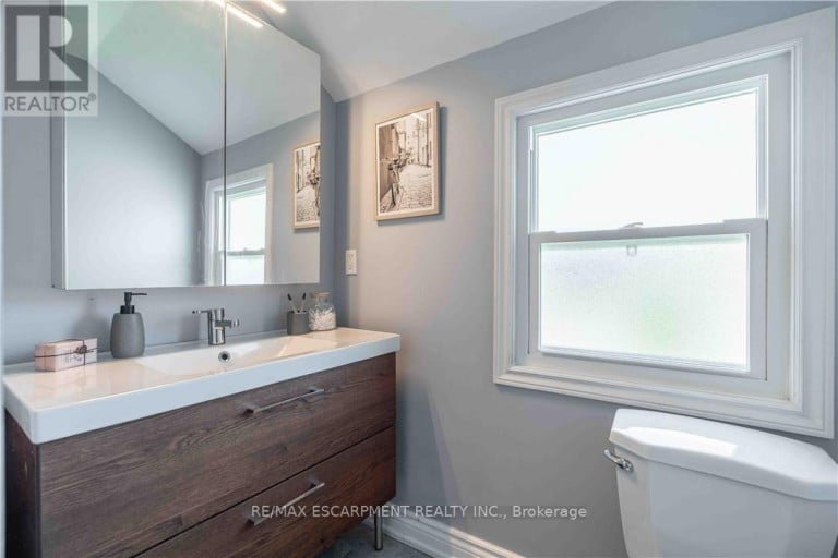 195 WOOD STREET E, Hamilton (North End), Ontario, L8L3Z2