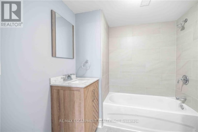 195 WOOD STREET E, Hamilton (North End), Ontario, L8L3Z2