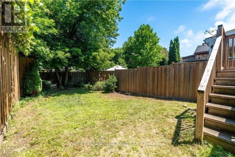 195 WOOD STREET E, Hamilton (North End), Ontario, L8L3Z2