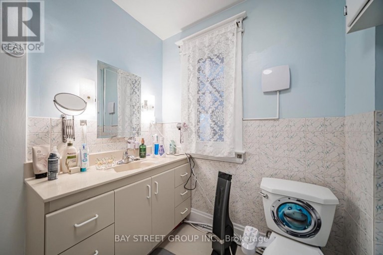 7 PAVILLION STREET, Markham (Unionville), Ontario, L3R1N8