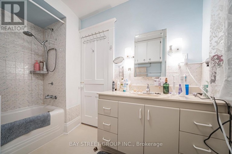 7 PAVILLION STREET, Markham (Unionville), Ontario, L3R1N8