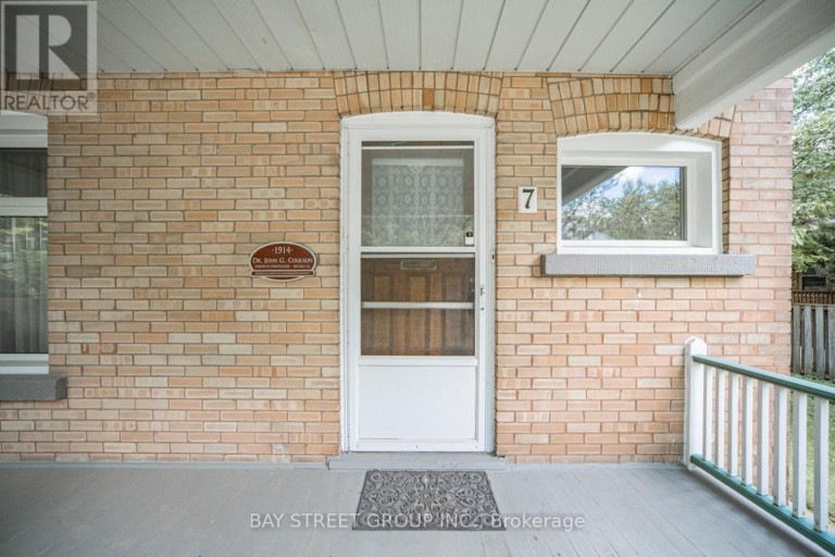7 PAVILLION STREET, Markham (Unionville), Ontario, L3R1N8