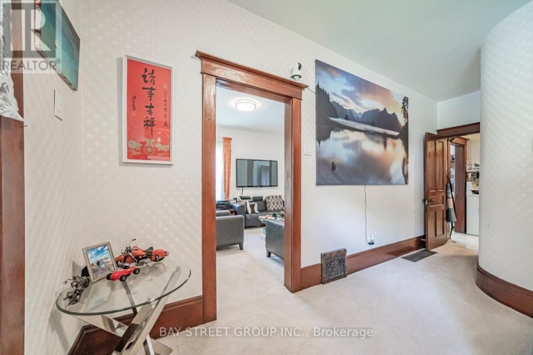 7 PAVILLION STREET, Markham (Unionville), Ontario, L3R1N8