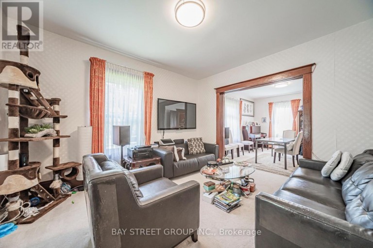 7 PAVILLION STREET, Markham (Unionville), Ontario, L3R1N8