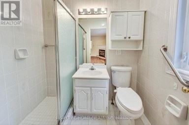 95 POYNTZ AVENUE Toronto (Lansing-Westgate) Ontario photo 3