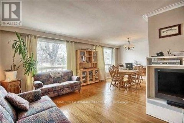 326 LORNE(MAIN FLOOR) AVENUE, Newmarket (Central Newmarket), Ontario, L3Y4K7
