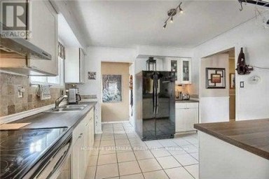 326 LORNE(MAIN FLOOR) AVENUE Newmarket (Central Newmarket) Ontario photo 4