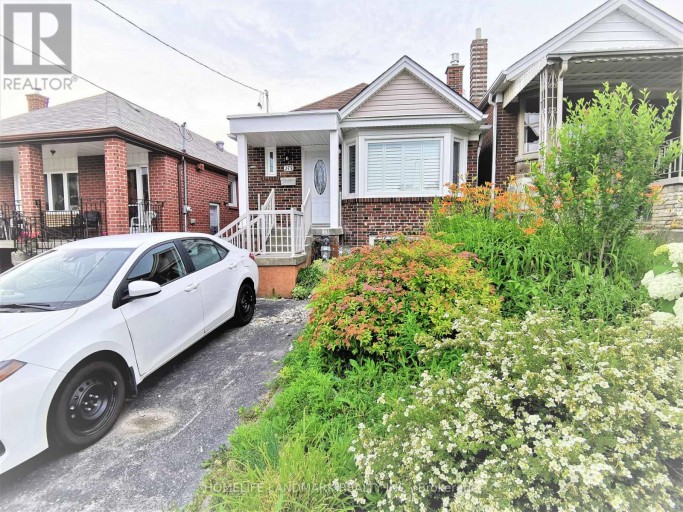 MAIN - 379 WHITMORE AVENUE, Toronto (Briar Hill-Belgravia), Ontario, M6E2N5