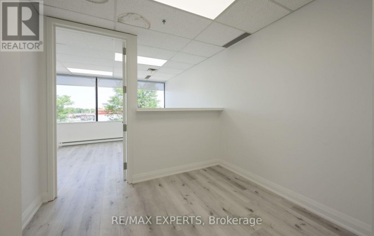 210 - 30 MARTHA STREET, Caledon (Bolton West), Ontario, L7E5V1
