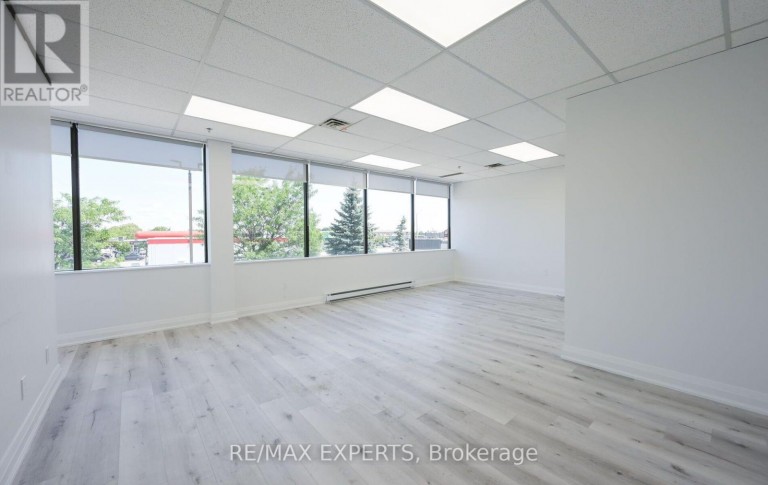 210 - 30 MARTHA STREET, Caledon (Bolton West), Ontario, L7E5V1