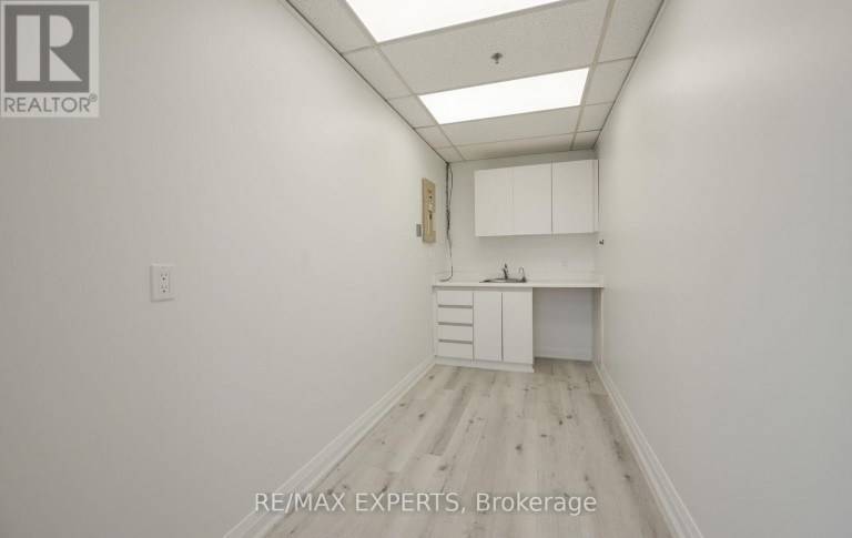 210 - 30 MARTHA STREET, Caledon (Bolton West), Ontario, L7E5V1