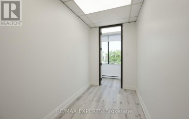 210 - 30 MARTHA STREET Caledon (Bolton West) Ontario photo 26
