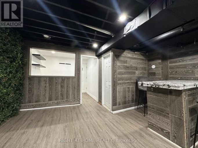 BSMT - 1639 EGLINTON AVENUE W, Toronto (Oakwood Village), Ontario, M6E2H1