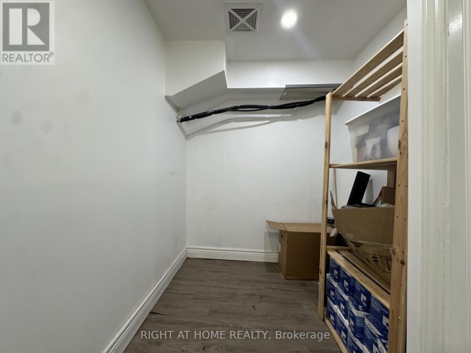 BSMT - 1639 EGLINTON AVENUE W, Toronto (Oakwood Village), Ontario, M6E2H1