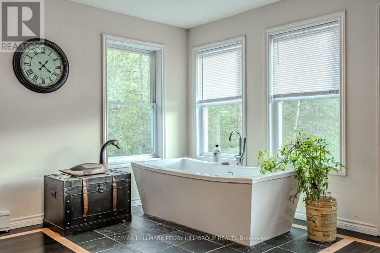 4 CLOVER COURT, Kawartha Lakes, Ontario, K0M2A0